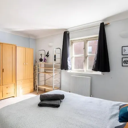 Stylish Room & Private Bathroom In Central London Exterior photo