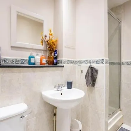 Stylish Room & Private Bathroom In Central London Exterior photo