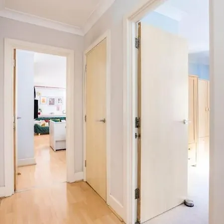 Stylish Room & Private Bathroom In Central London Exterior photo